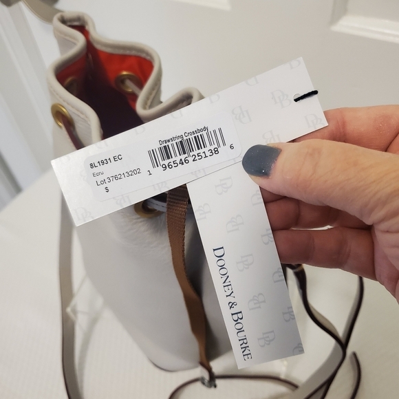 NWT Dooney & Bourke Florentine Ecru In Color Leather Crossbody Bag, Clas… - Picture 5 of 10